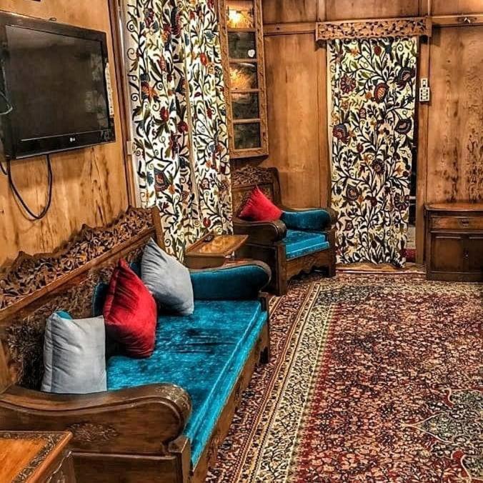 Lake Victoria Houseboats Bed and Breakfast Srīnagar Exterior foto