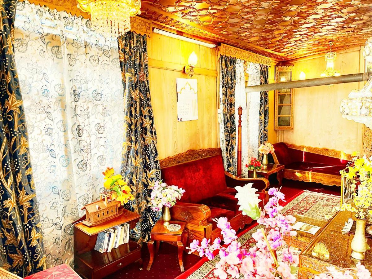 Lake Victoria Houseboats Bed and Breakfast Srīnagar Exterior foto