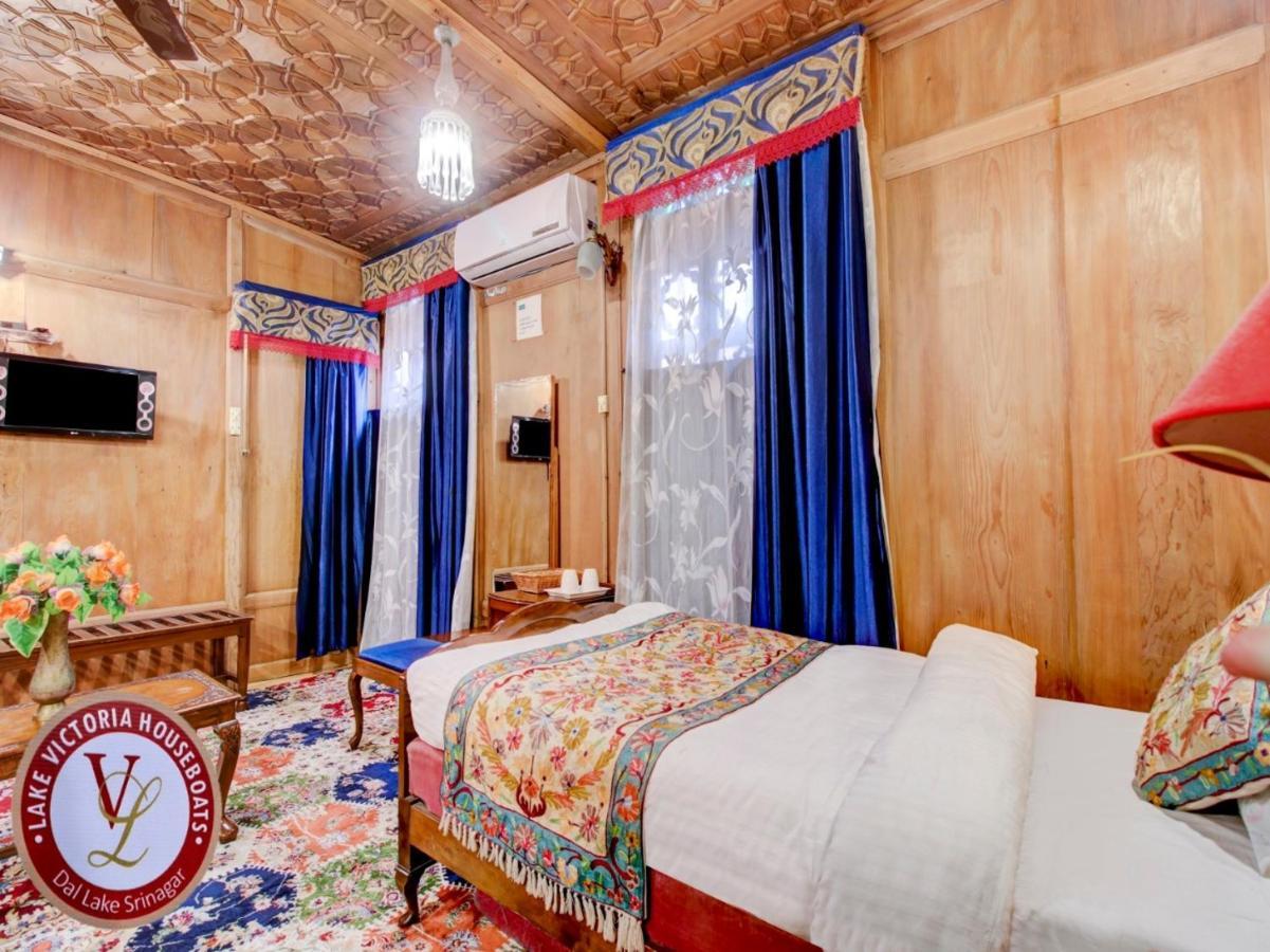 Lake Victoria Houseboats Bed and Breakfast Srīnagar Exterior foto