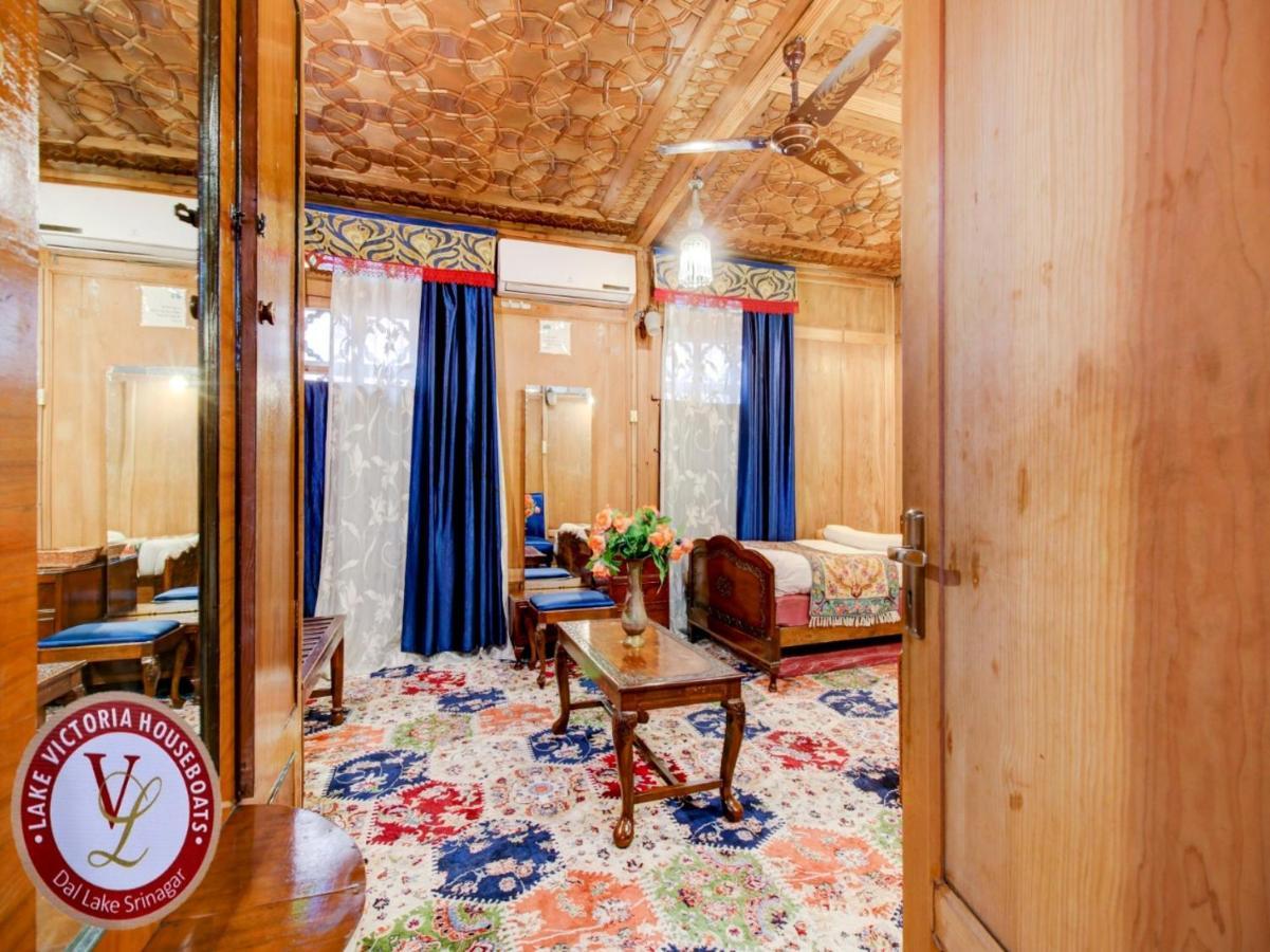 Lake Victoria Houseboats Bed and Breakfast Srīnagar Exterior foto